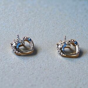 🔴5/$25🔴Elegant Silver Heart Earrings